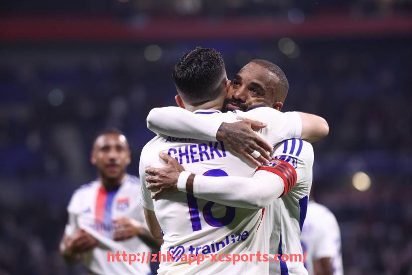 杏彩体育-世俱杯中后场完成断球后迅速组织反攻的关键球员角色解读